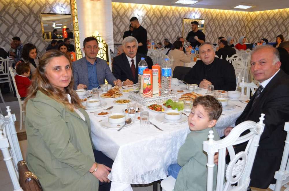 Dünya Yetimler Gününde düzenlenen iftar programına Tokat Yurt-Ay-Der. Başkanımız Duran UZUN katıldı.